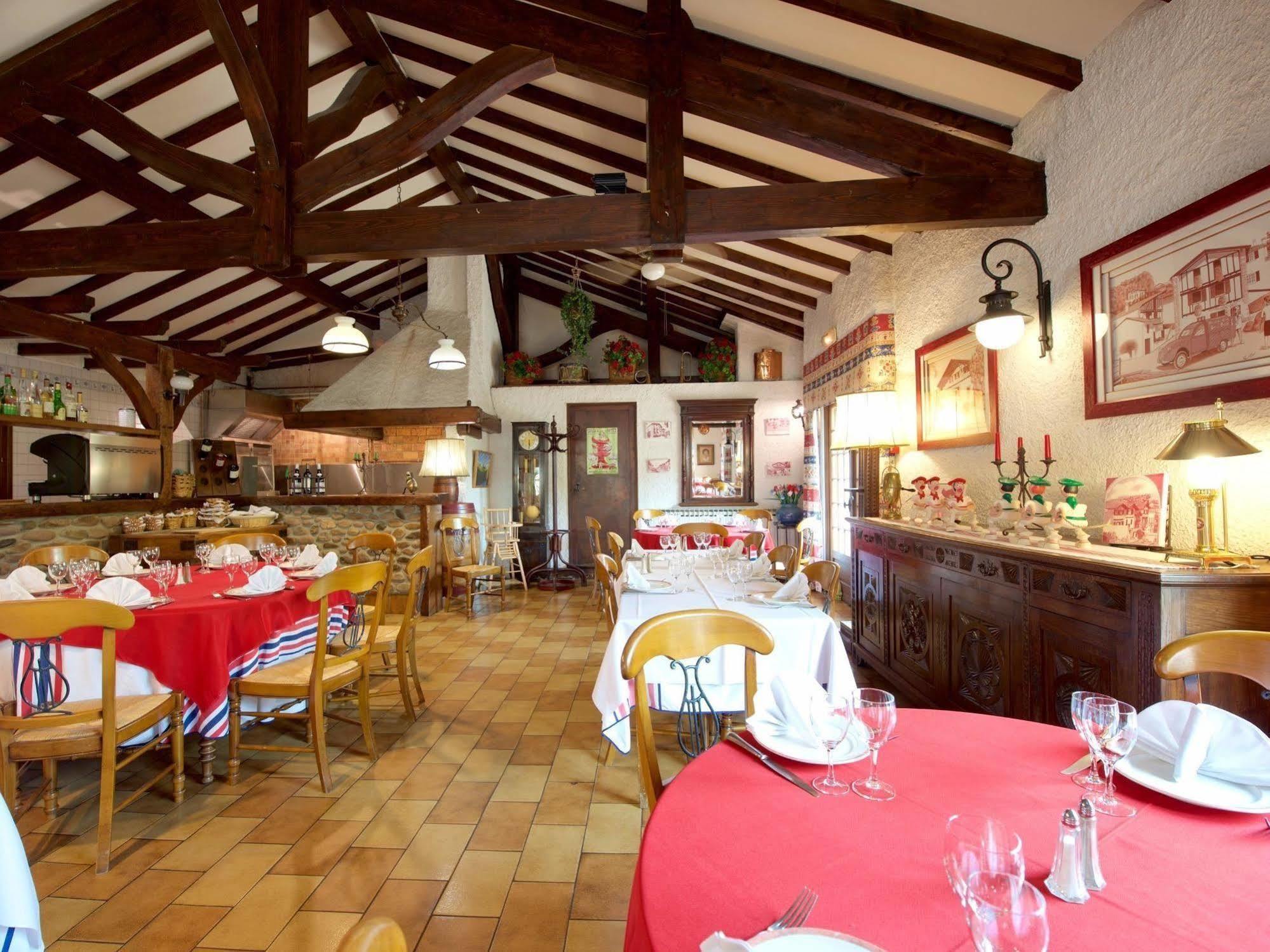 Auberge Chez Tante Ursule Cambo-les-Bains Exterior foto
